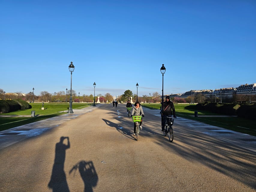 Paris Before the Crowds: Sunrise Bike Tour with Breakfast - How difficult is the cycling?