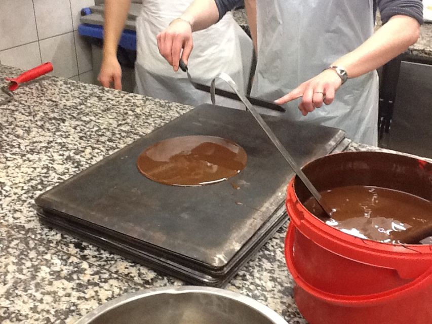 Paris: Behind the Scenes Bakery Tour with Breakfast - Breakfast before the ovens get busy