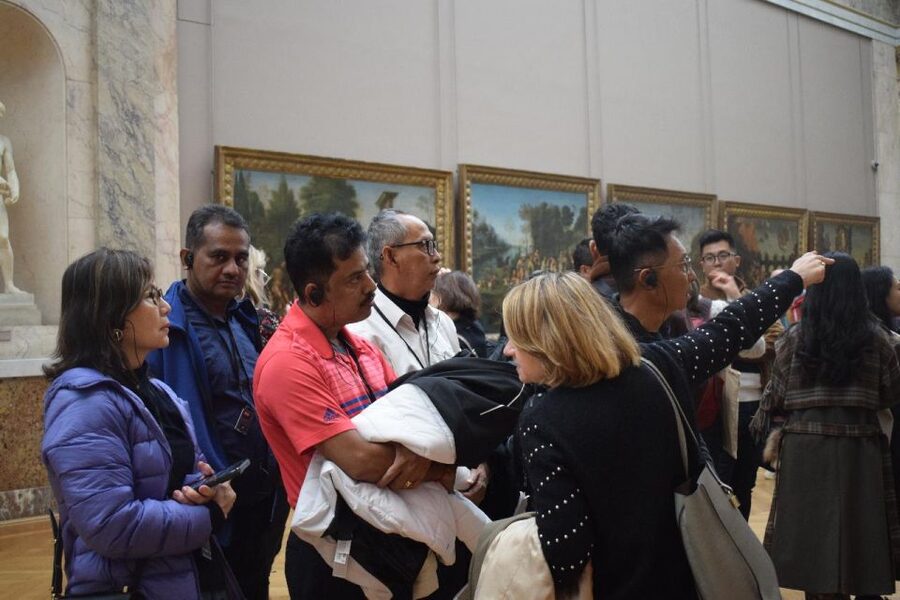 Paris: Best of the Louvre Guided Tour with Pre-booked Ticket - How the two-hour pace feels