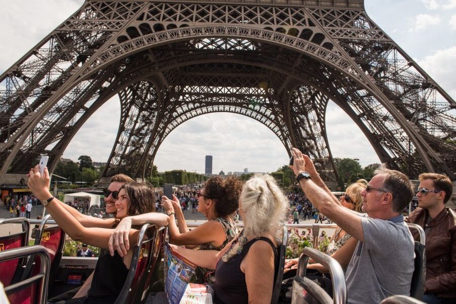 Paris: Big Bus Hop-on Hop-off Tour & Panoramic Night Tour - Montmartre on the evening circuit