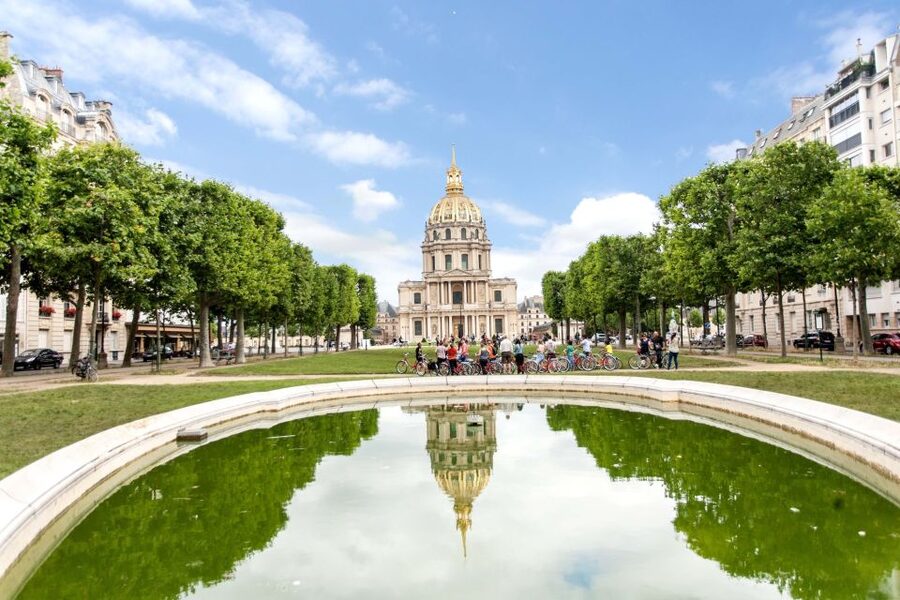 Paris Bike Tour: Eiffel Tower, Place de la Concorde & More - Family Equipment and Age Considerations