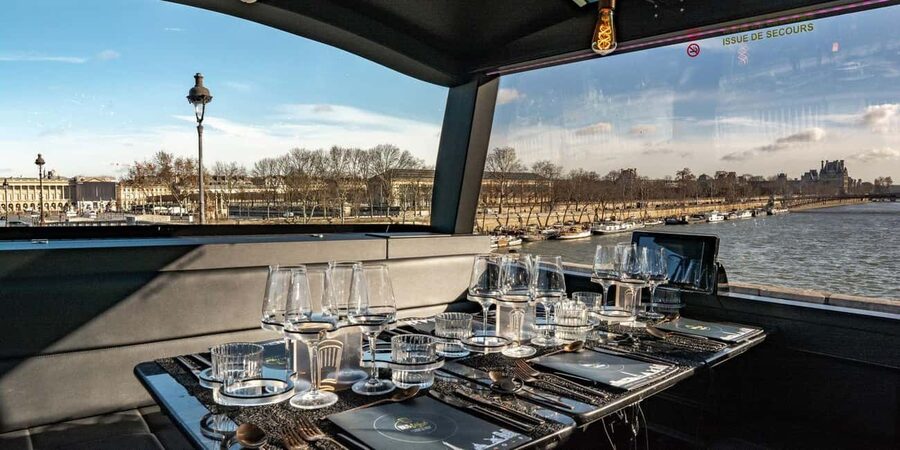 Paris: Bus Toqué Tour with 5-Course Dinner and Champagne - How the five-course meal fits the sightseeing