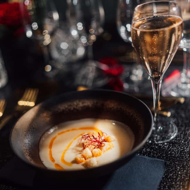 Paris: Bus Toqué Tour with 5-Course Dinner and Champagne - Service, comfort, and the small details