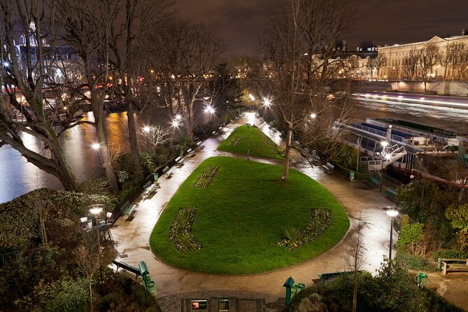 Paris by Night Walking Tour: Ghosts, Mysteries and Legends - Palais de Justice and the public theater of punishment