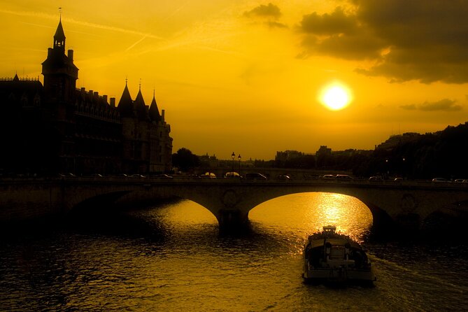Paris by Night Walking Tour: Ghosts, Mysteries and Legends - What the ghost label really means