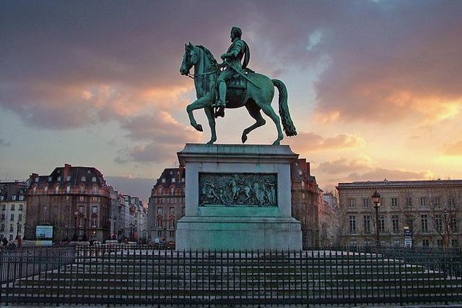 Paris by Night Walking Tour: Ghosts, Mysteries and Legends - Saint-Germain-l’Auxerrois and the 1572 massacre