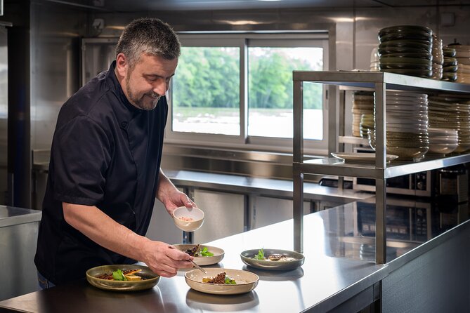 Paris Capitaine Fracasse 3 Course Seine River Dinner Cruise - Smart ways to enjoy the evening