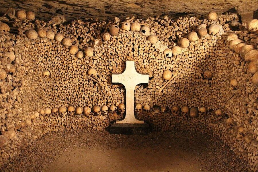 Paris: Catacombs Entry & Seine River Cruise with Audio Guide - Why the audio guide helps underground