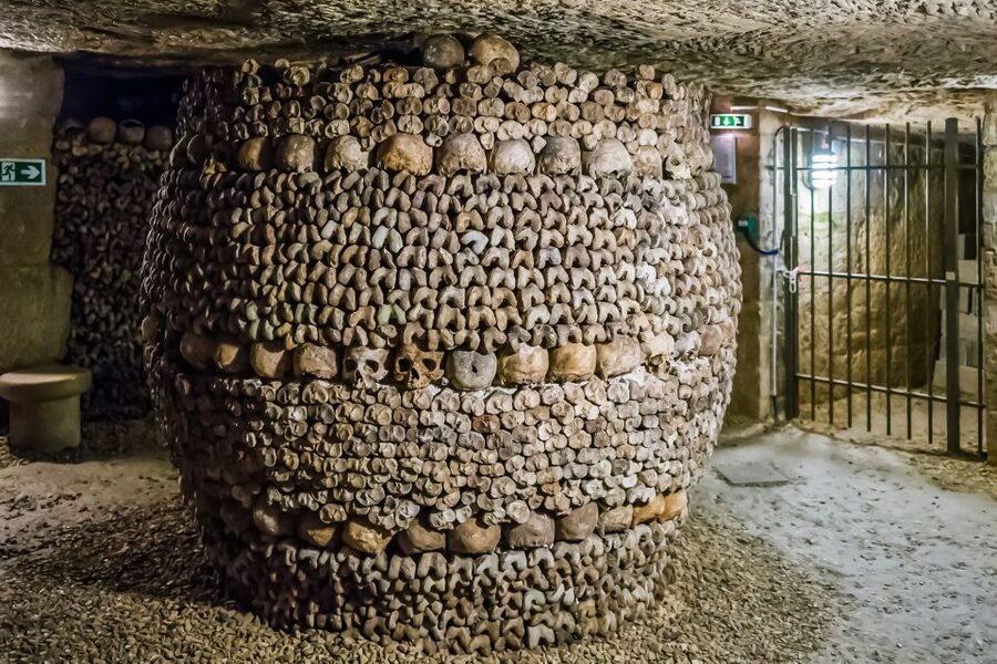 Paris: Catacombs Restricted Access Tour - Why a live guide matters here