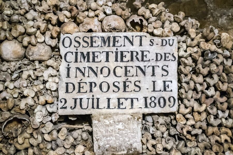 Paris: Catacombs Restricted Access Tour - Meeting your guide at Denfert-Rochereau