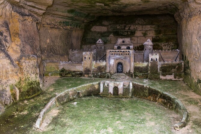 Paris: Catacombs Tour with Restricted Areas - How good is the guide?