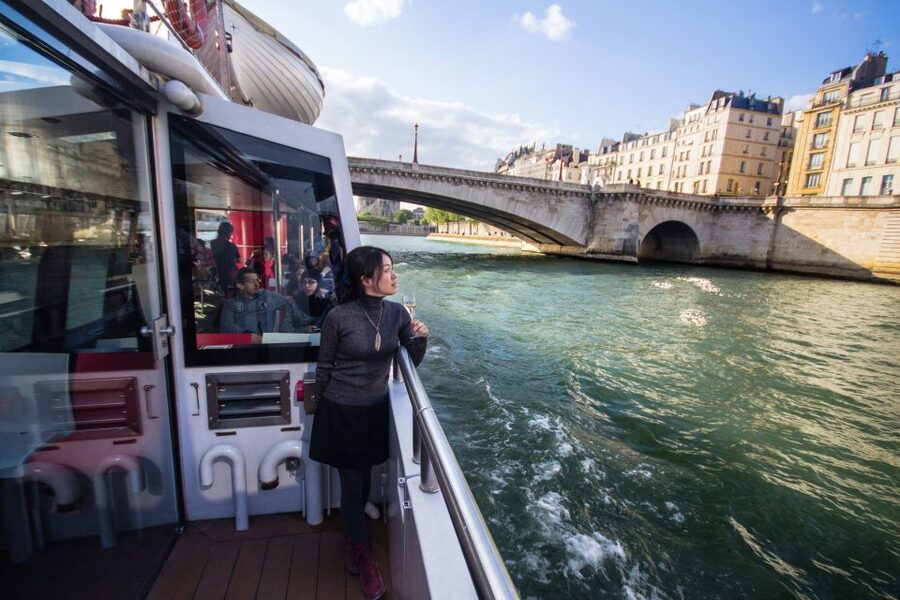 Paris: Champagne Tasting Cruise Departure from Eiffel Tower - Practical details that affect your choice