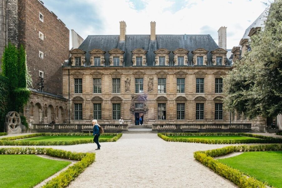 Paris: Charming Nooks and Crannies Bike Tour - Bikes, safety, and the real level of effort
