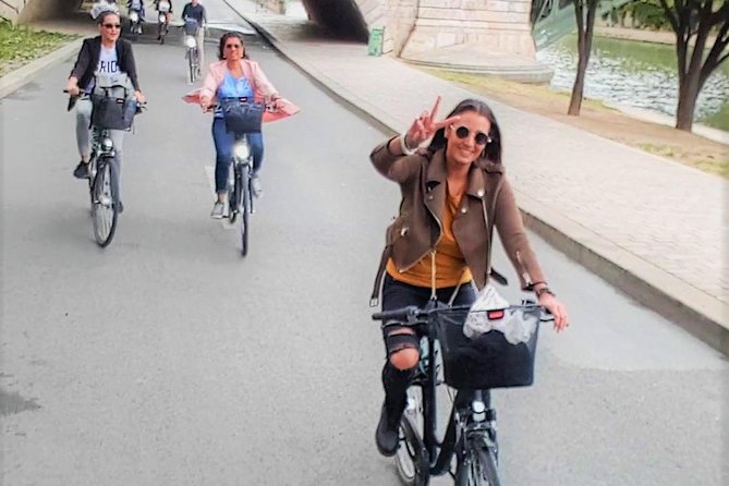 Paris: Charming Nooks and Crannies Bike Tour - The Marais, medieval lanes, and Place des Vosges
