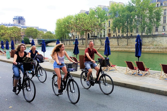 Paris: Charming Nooks and Crannies Bike Tour - Starting at City Hall and Île Saint Louis