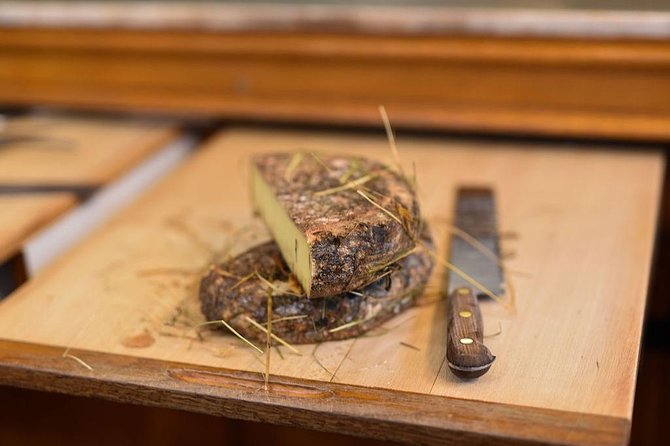 Paris Cheesemaking Workshop including Wine and Cheese Tasting with an Expert - The Science Makes the Lesson More Than a Food Tasting
