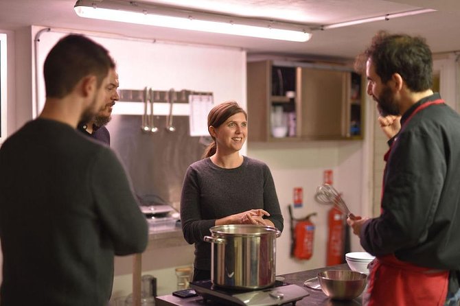 Paris Cheesemaking Workshop including Wine and Cheese Tasting with an Expert - The Guides Make the Difference
