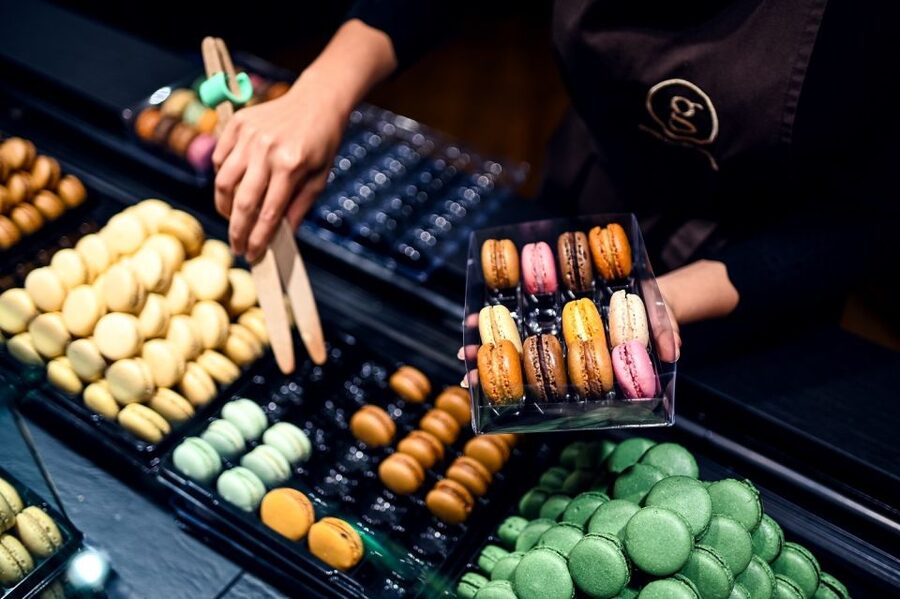 Paris: Chocolate and Pastry Tour with Tastings - Crêpes and the French sweet street-food tradition
