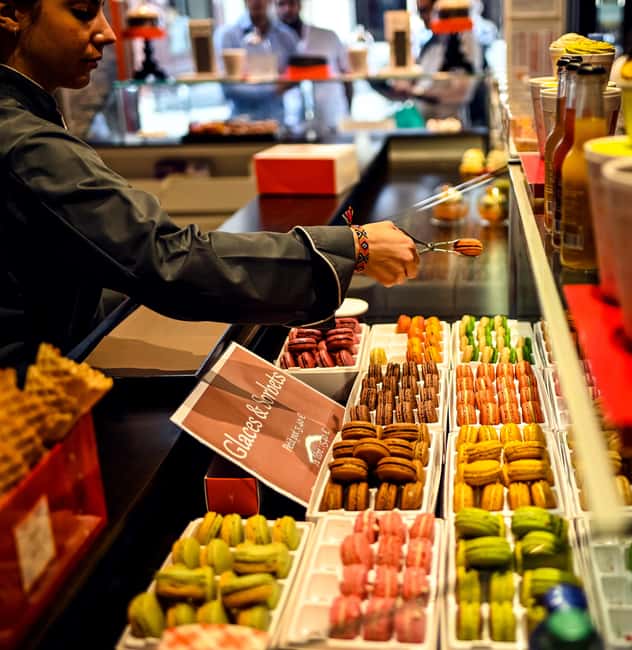 Paris: Chocolate and Pastry Tour with Tastings - Seasonal refreshment and changing menus