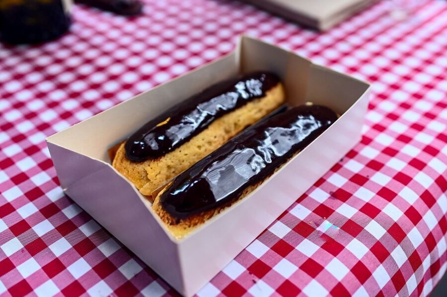 Paris: Chocolate and Pastry Tour with Tastings - The éclair stop