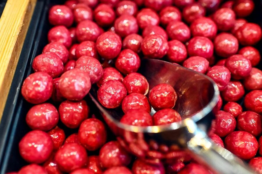 Paris: Chocolate and Pastry Tour with Tastings - Macarons near the Sacré-Cœur area