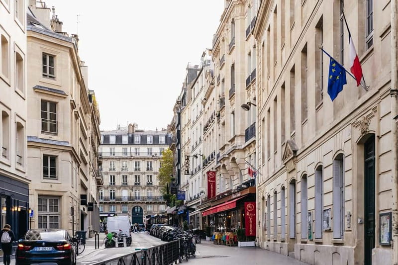 Paris: Chocolate & Patisserie Walking Tour with Tastings - Why the guides matter