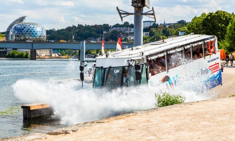 Paris: City and River Seine Tour on an Amphibious Bus - Commentary with personality