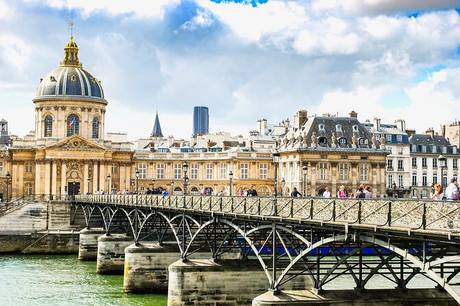 Paris City Center Free Walking Tour (Tip-Based) - Saint-Michel and the bridges that remember war