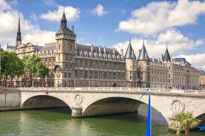 Paris City Center Free Walking Tour (Tip-Based) - From Fontaine Saint-Michel to ancient Île de la Cité