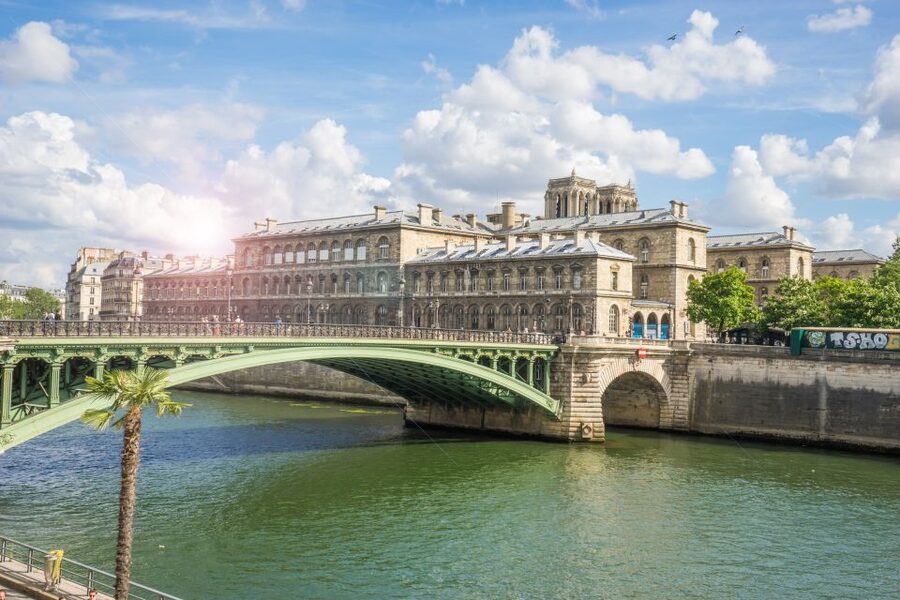 Paris: City Center Group Tour in German - Key points to know before booking