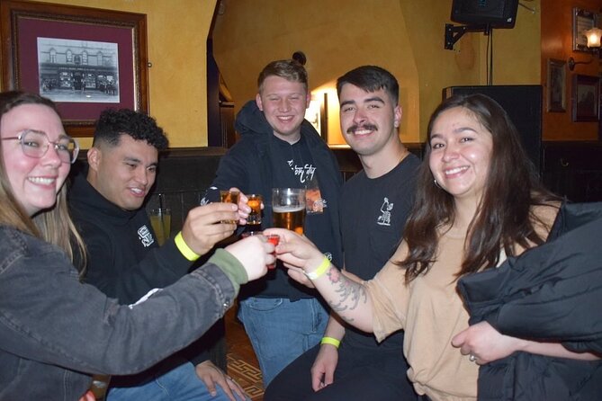 Paris: City Center Guided Pub Crawl with Shots & Club Entry - Porte-Saint-Denis adds a short pause