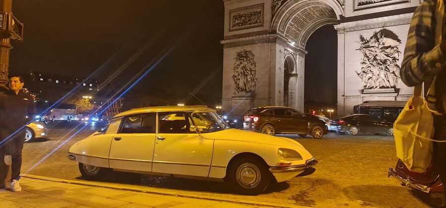 Paris: City Discovery Tour by Vintage Citroën DS Car - Grand monuments along the Seine