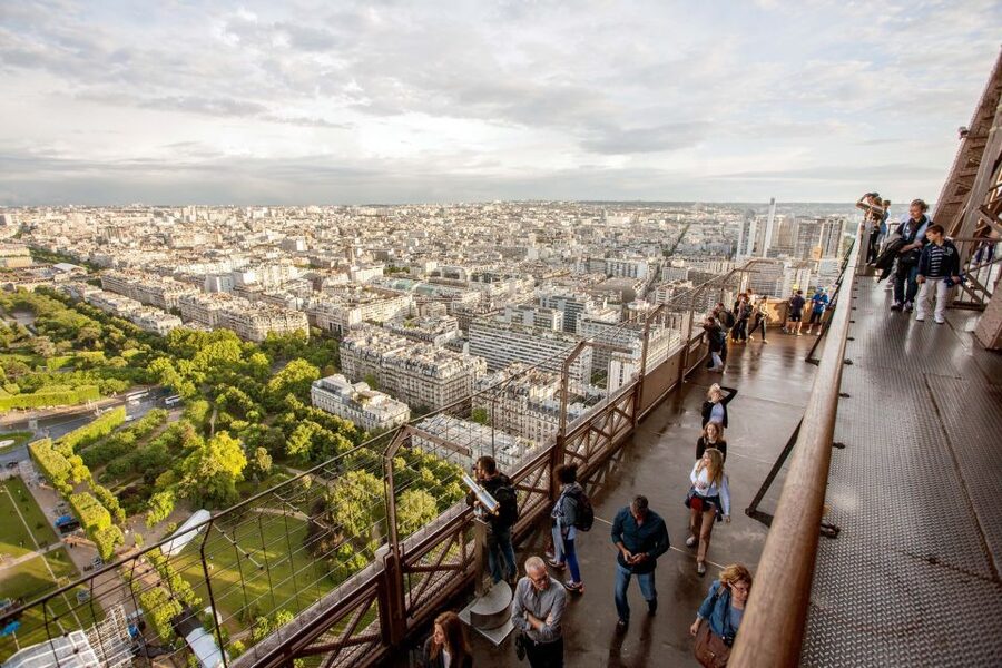 Paris: City Tour by Bus with Eiffel Tower & Optional Summit - Why Paris by night works so well