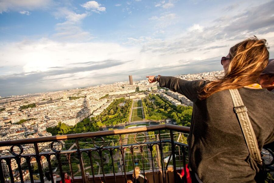 Paris: City Tour by Bus with Eiffel Tower & Optional Summit - What you can actually see from the bus