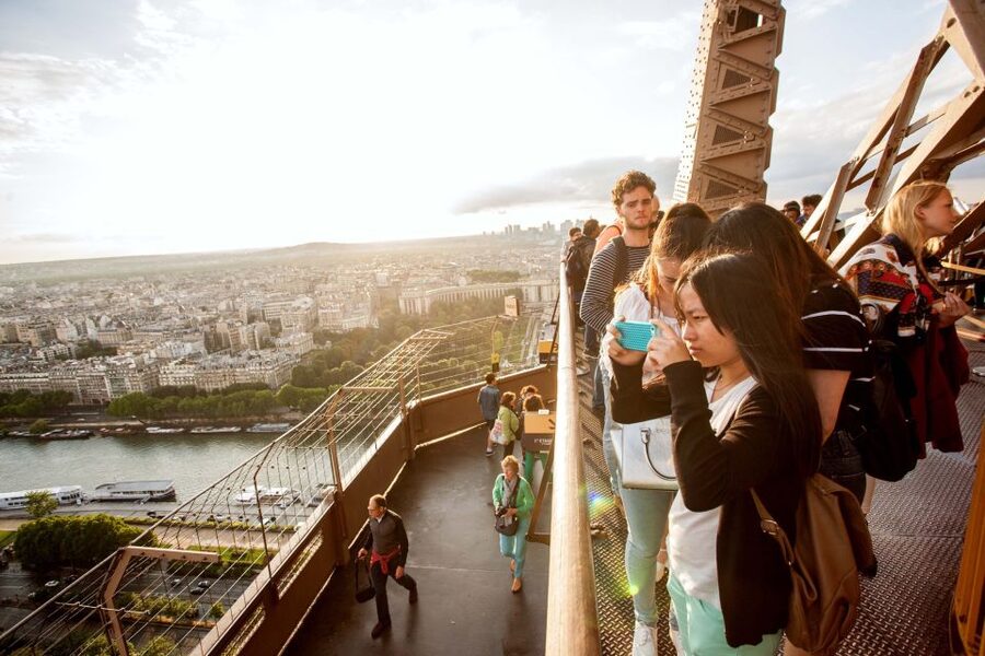 Paris: City Tour by Bus with Eiffel Tower & Optional Summit - Meeting point details that can save your evening
