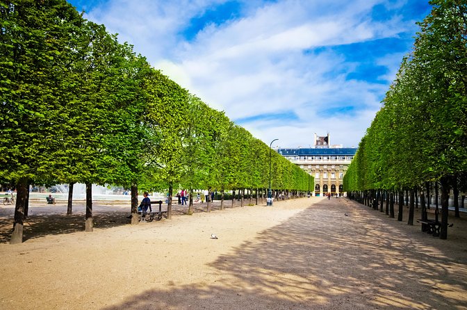 Paris City Tour by Coach with Sightseeing Seine River Cruise - The one-hour Seine cruise