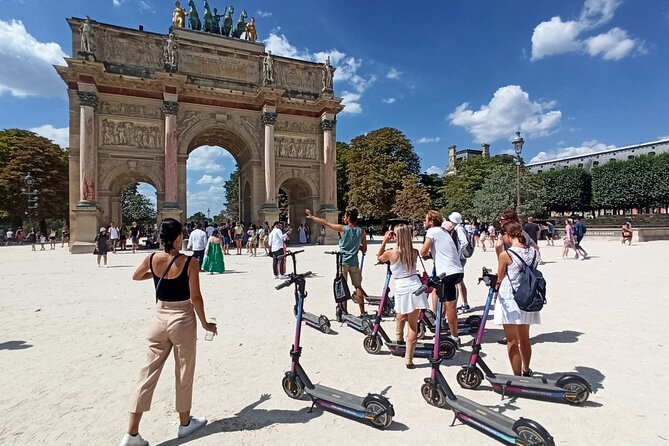 Paris City Tour by E-Scooter with Fun Guide (Small groups) - Pont des Arts and Île de la Cité: where the story starts