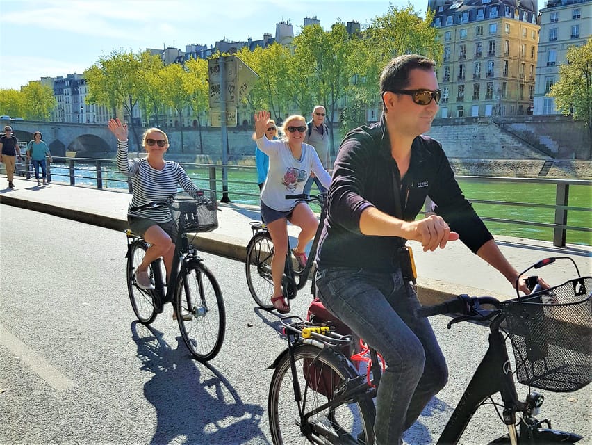 Paris: City Treasures Bike Tour - The guides make the difference
