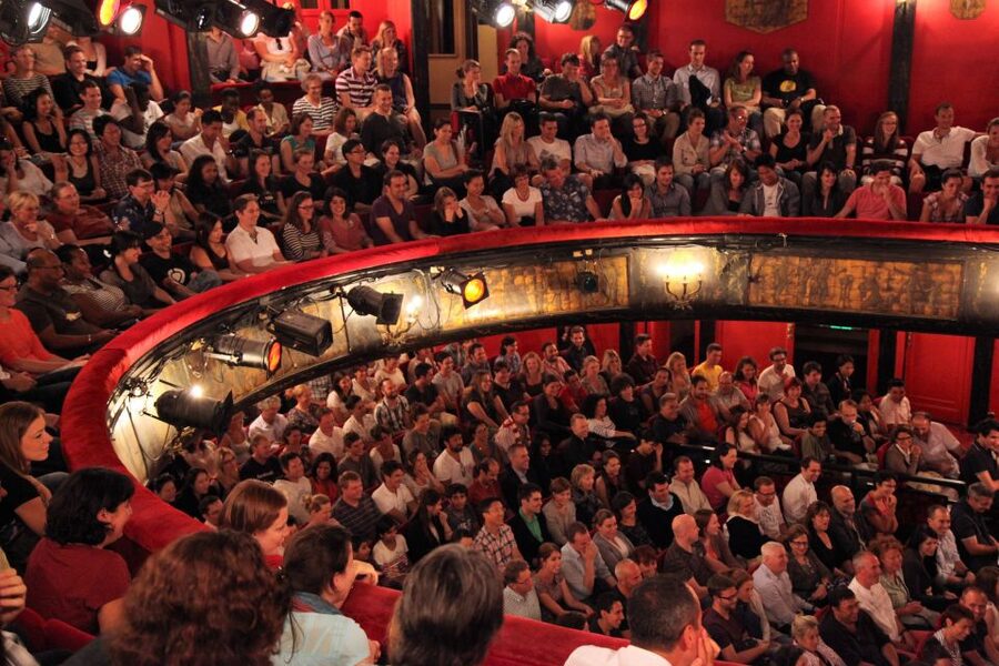 Paris: Comedy Show in English - How to Become a Parisian - Who should book this Paris comedy show?