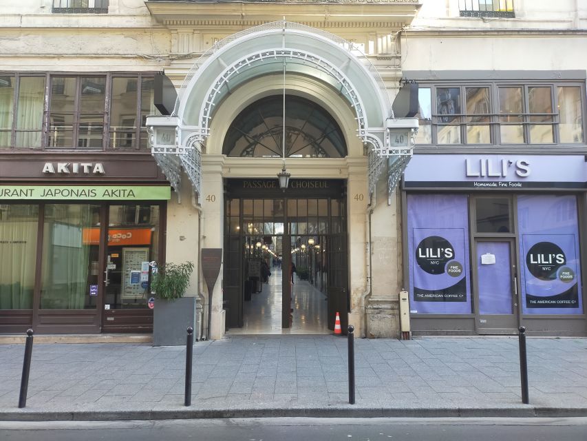 Paris: Covered Passages Walking Tour - Passage Verdeau and the antique finish