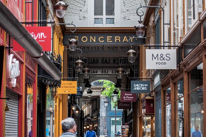 Paris Covered Passages Walking Tour plus Seine Cruise Option - Timing, group size, and the late-arrival warning