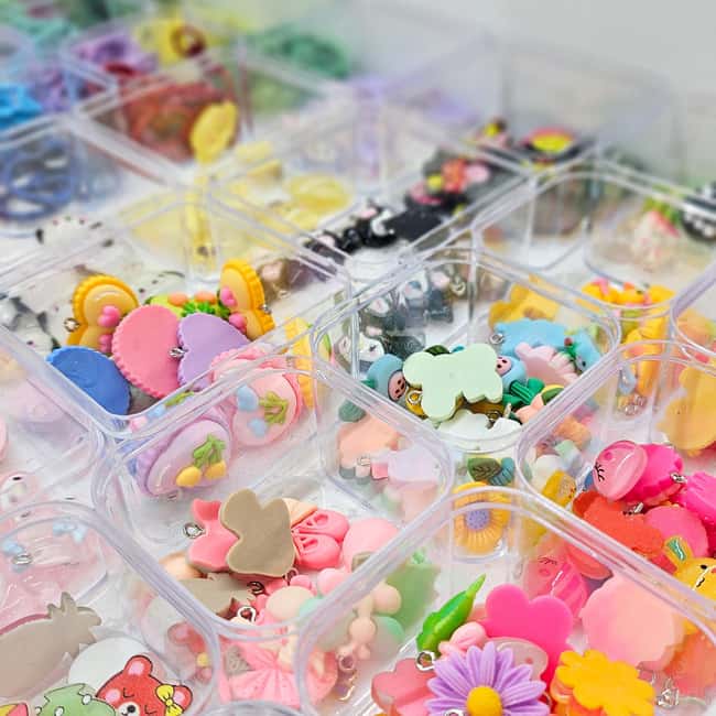 Paris: Create your phone strap, bag or keychain - How the Guided Workshop Works