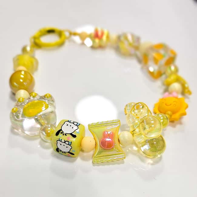 Paris: Create your phone strap, bag or keychain - Picking Beads, Figurines, and Small Accessories