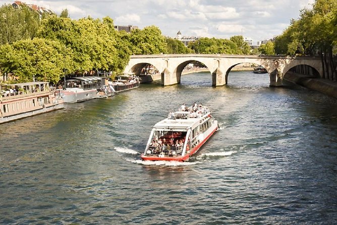 Paris: Cruise on The Canal Saint Martin and The Seine River - Hôtel de Ville, the Louvre, and Pont des Arts