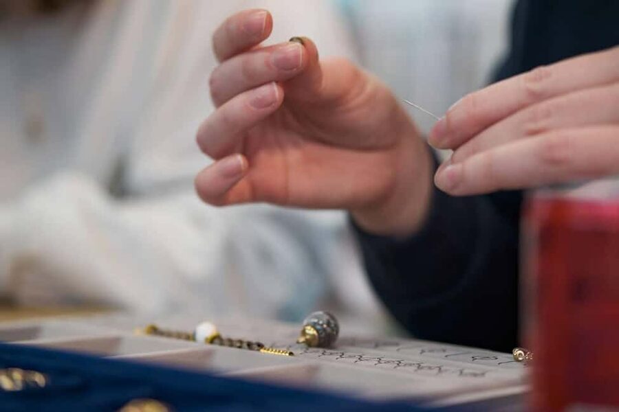 Paris: Custom Souvenir Bracelet Workshop - The boutique setting in central Paris