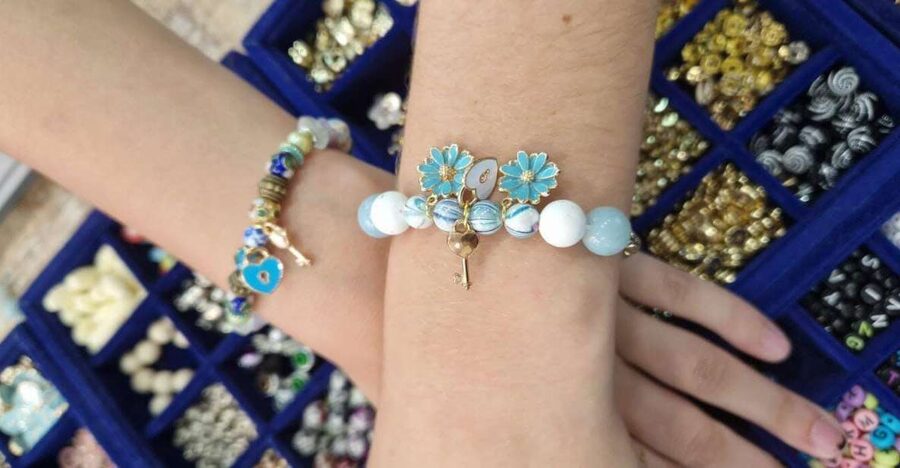 Paris: Custom Souvenir Bracelet Workshop - The calm mood and the small practical annoyances