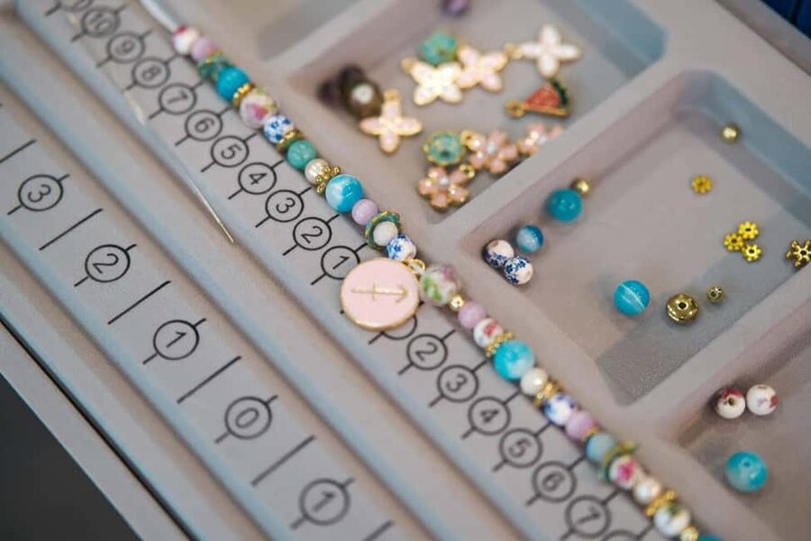 Paris: Custom Souvenir Bracelet Workshop - Planning your hour in a Paris itinerary