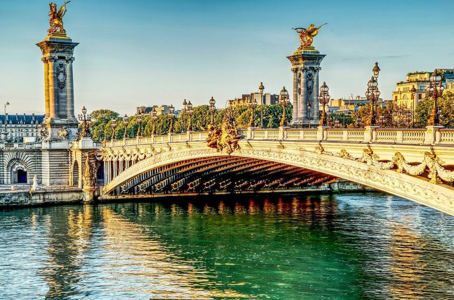 Paris: Day or Sunset Cruise with Drink, Ice Cream or Dessert - The audio guide and onboard comfort