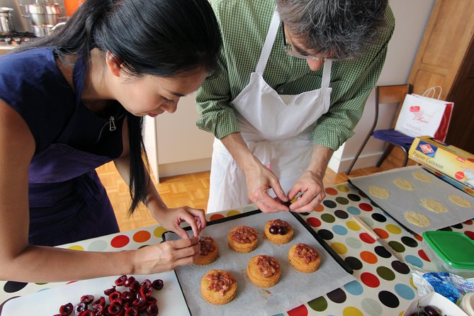 Paris Desserts and Pastries Small Group Cooking Class with a Chef - Choosing the right group size
