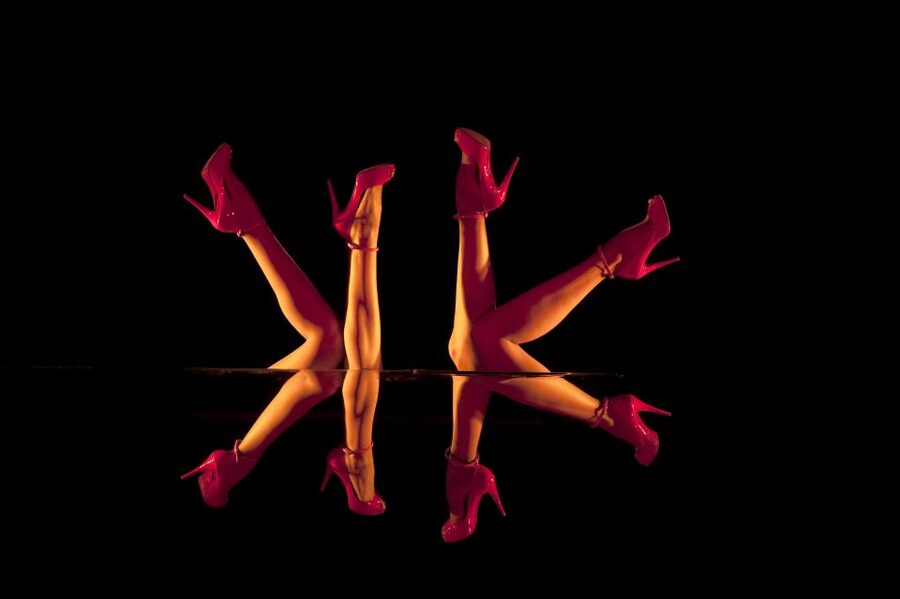 Paris: Dinner at Ginger Restaurant & Show at Crazy Horse - Clothing, age, and access details